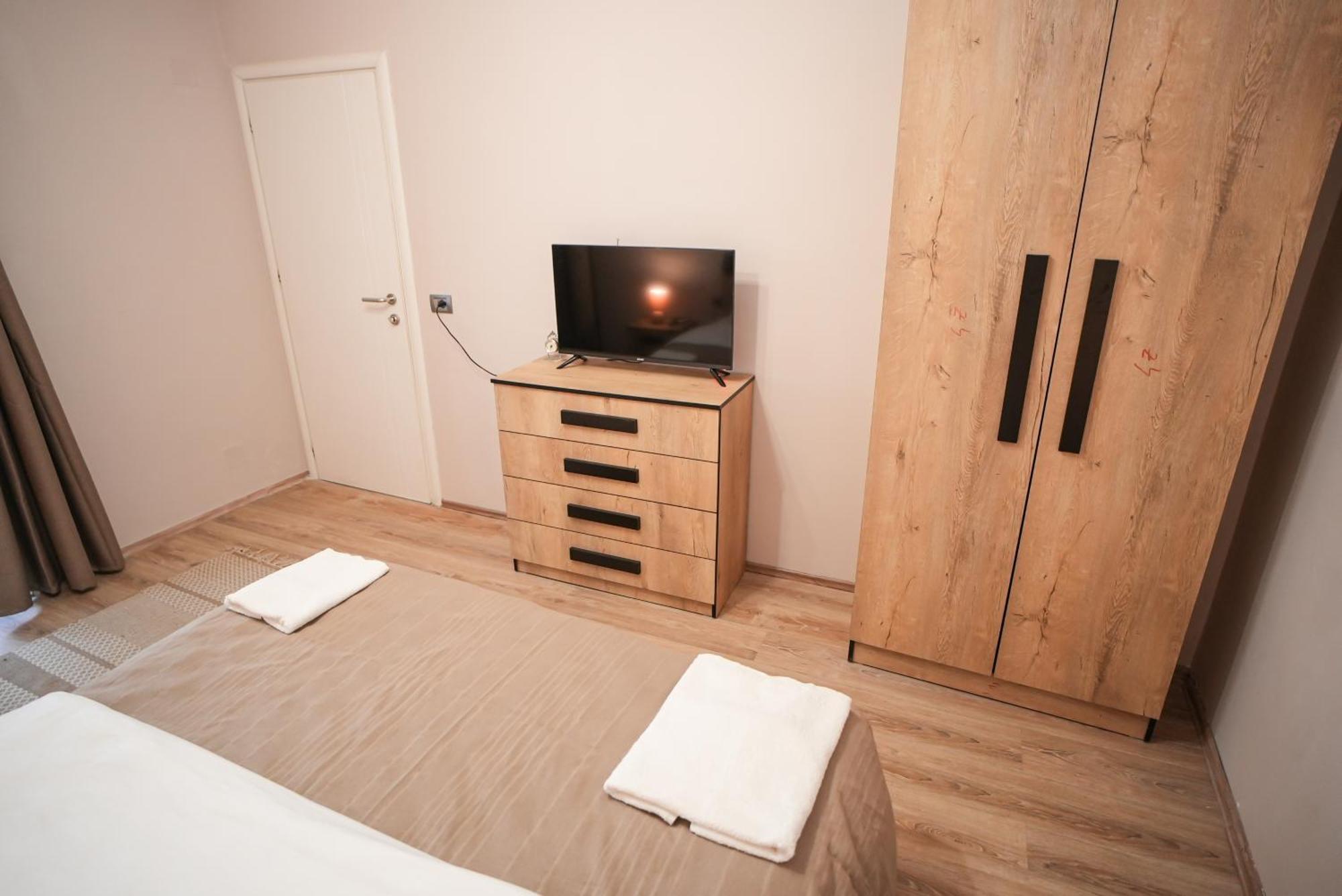 Grandpa House - App.3 Apartment Тирана Екстериор снимка